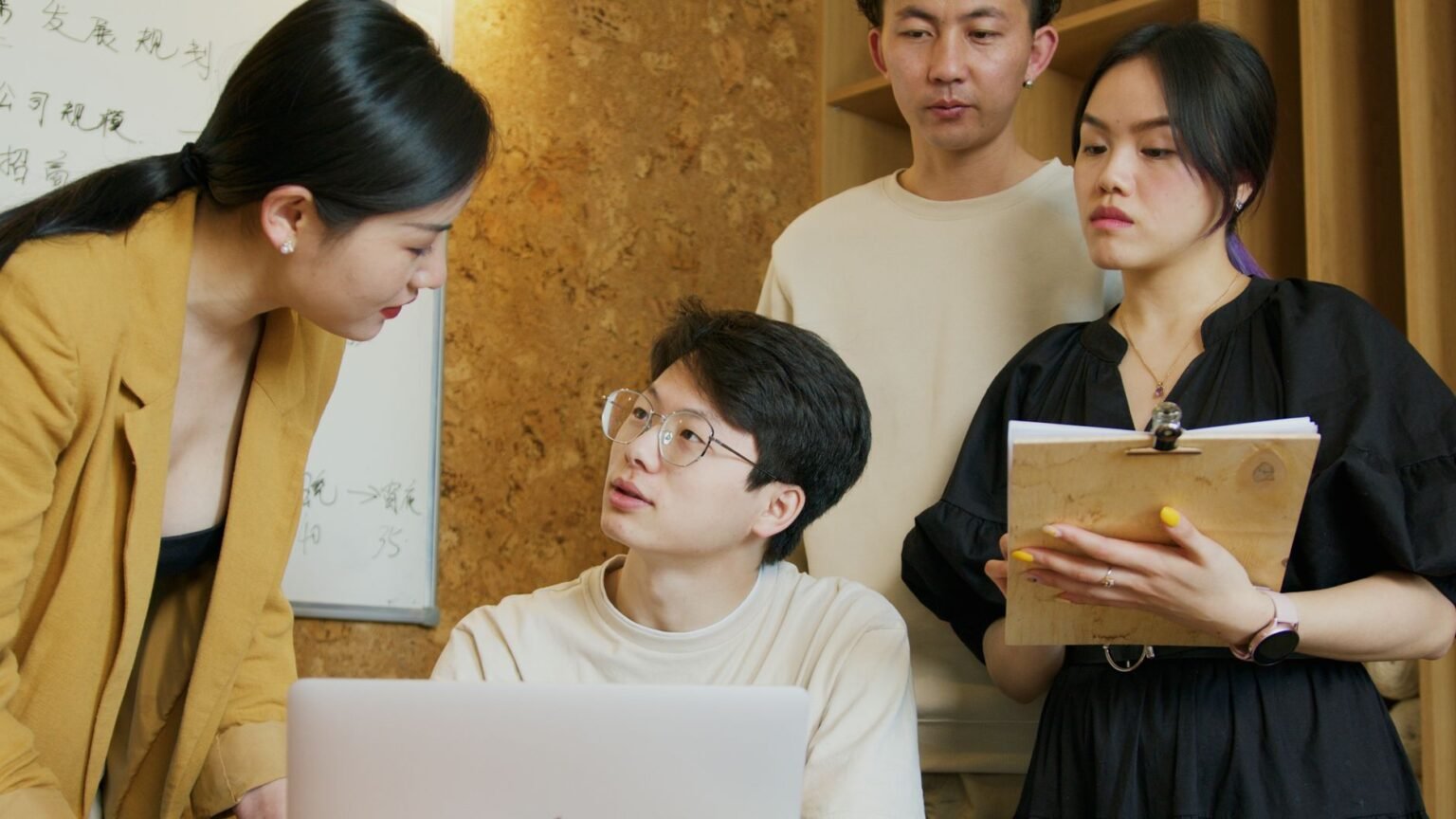 Como Pedir Feedback no Trabalho Sem Parecer Inseguro