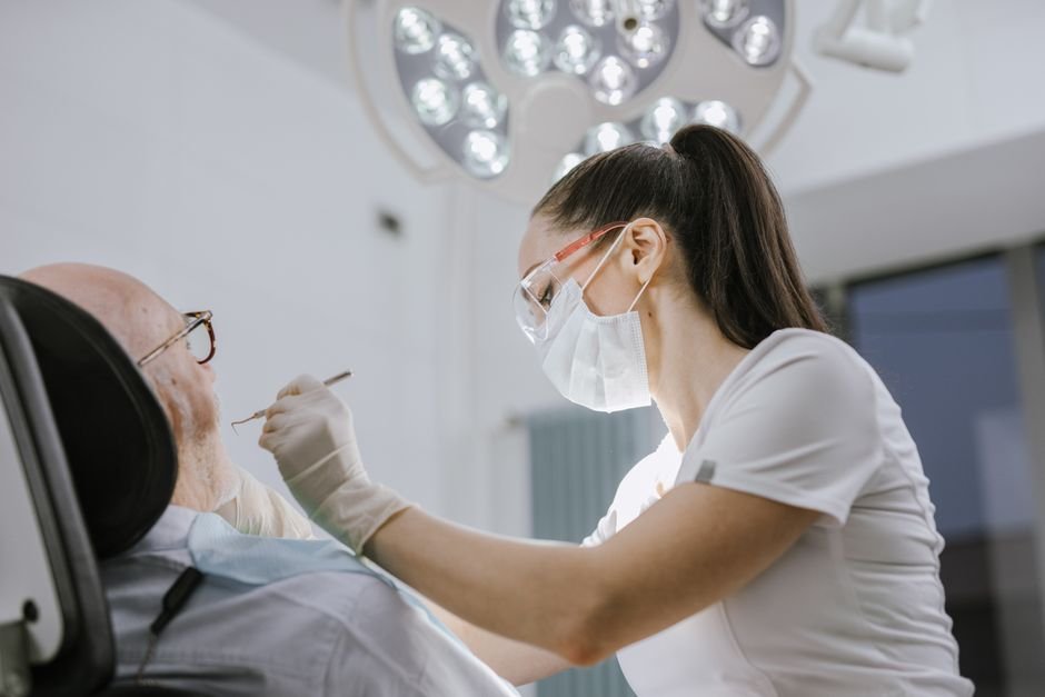 O que faz um dentista no dia a dia
