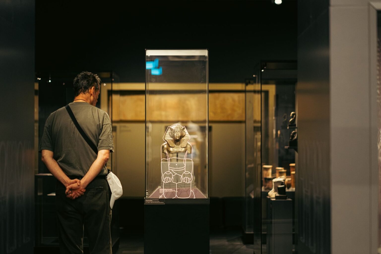O Que Faz um Museólogo: O Guardião da Memória e da Cultura O Que Faz um Museólogo: O Guardião da Memória e da Cultura