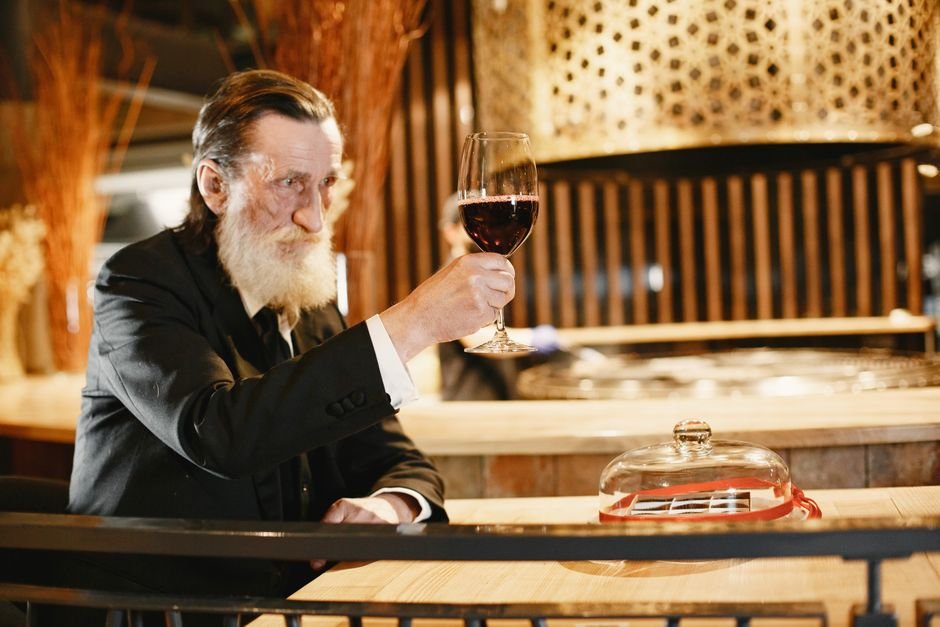 O que faz um sommelier