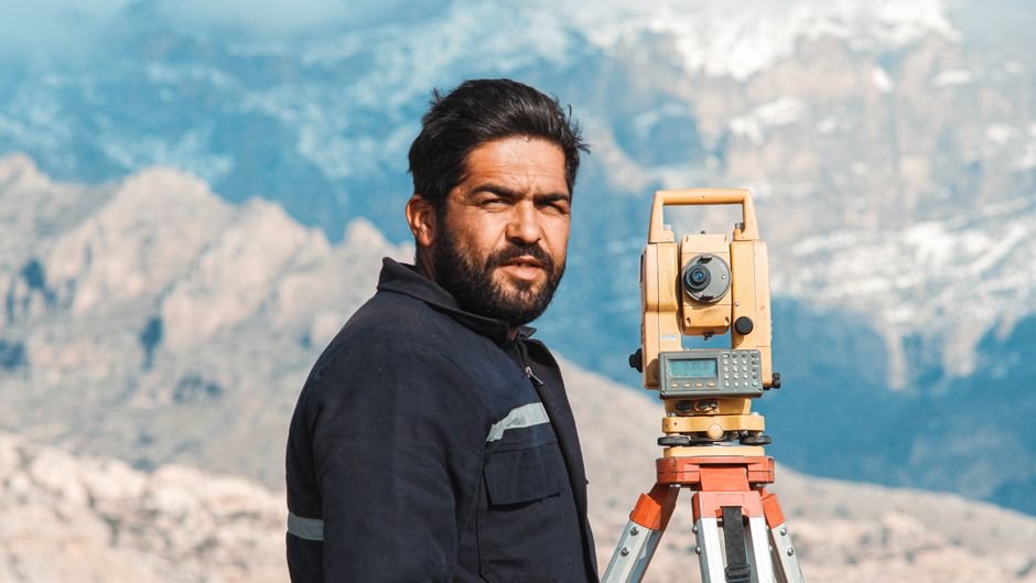 O que faz um topógrafo