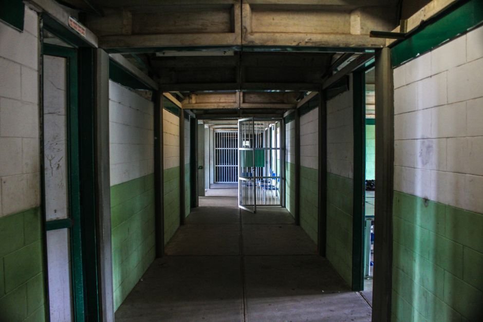 O que faz um agente penitenciário