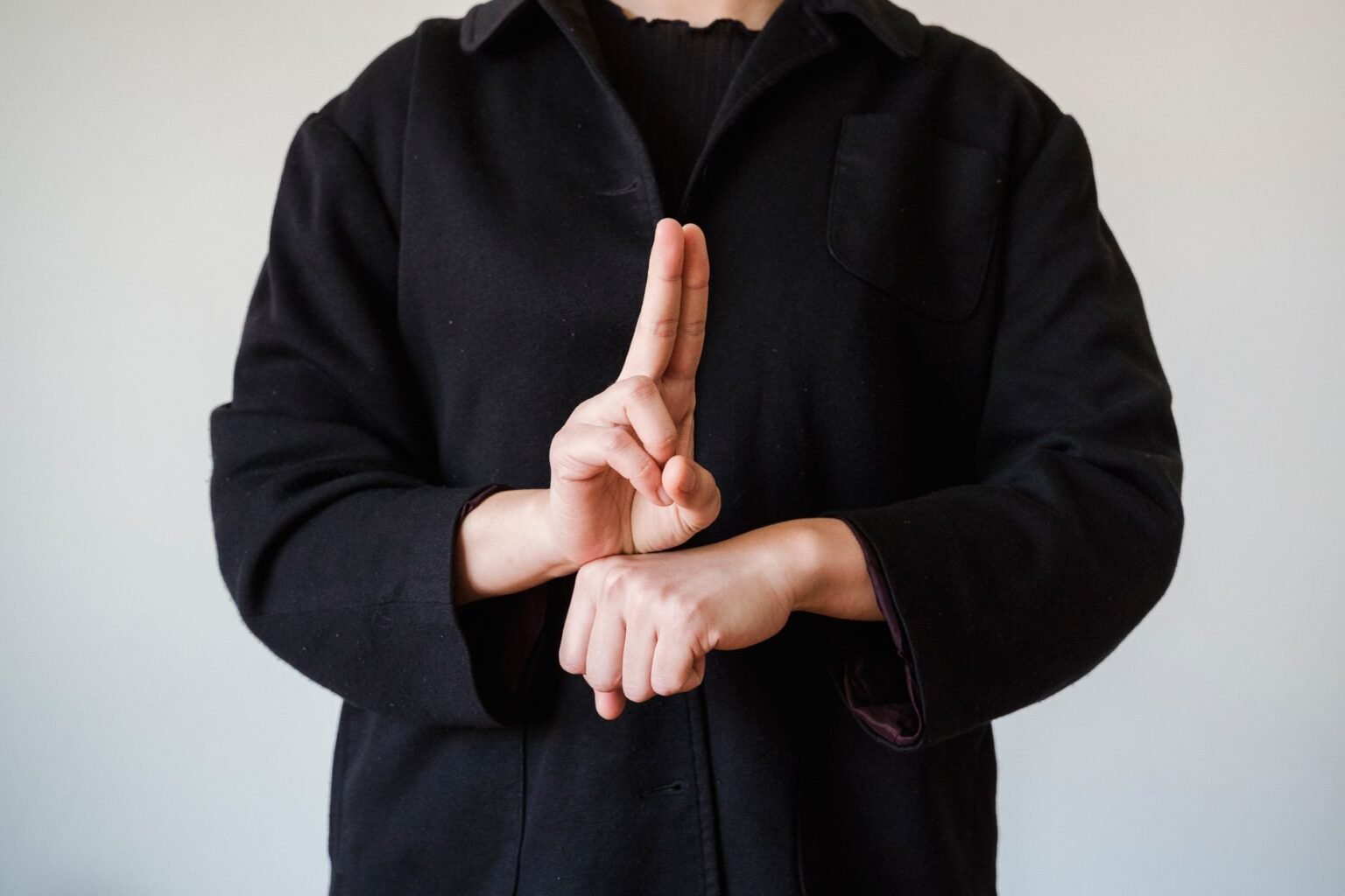 O Que Faz um Intérprete de Libras: A Ponte Entre Dois Mundos