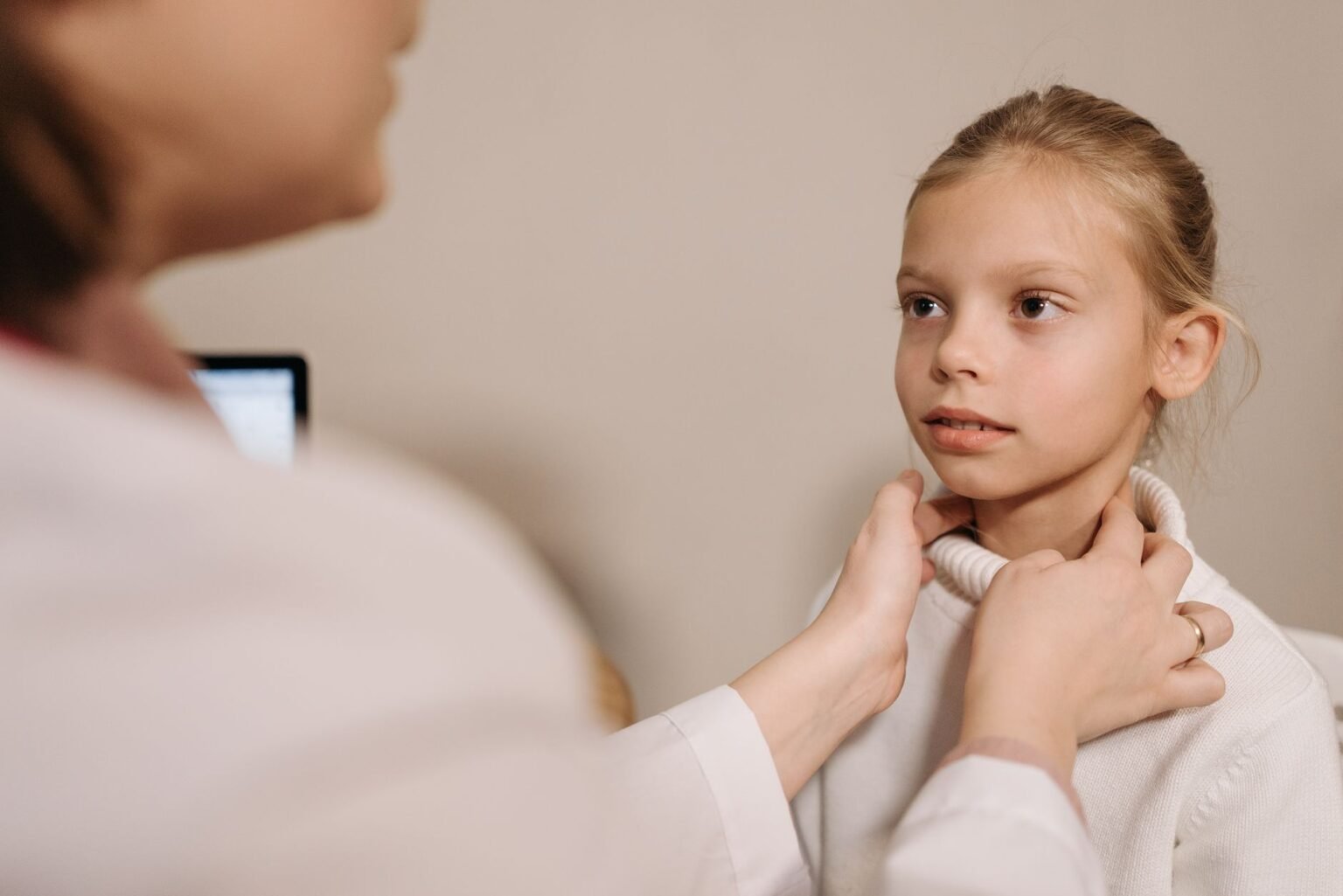 O Que Faz um Pediatra: O Médico que Acompanha o Crescimento das Crianças O Que Faz um Pediatra: O Médico que Acompanha o Crescimento das Crianças